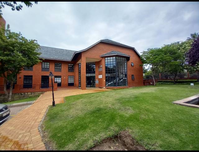 246M² OFFICE TO LET IN BRYANSTON